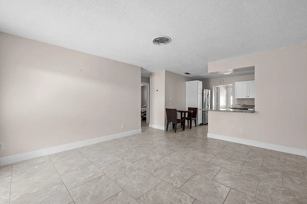 3 bed, 2.0 bath, 1015 sqft, $2,150 — Photo 2