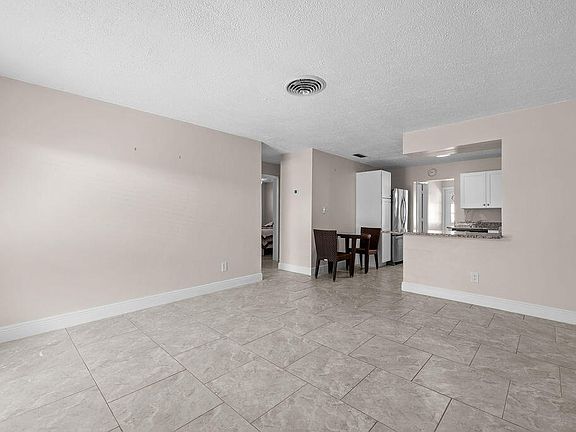 2nd image of 722 Granada St APT A