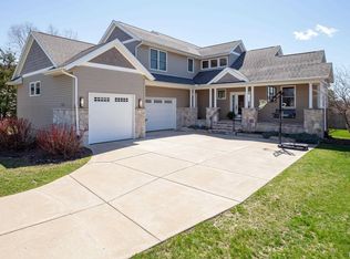 5304 Julie Ann Ct, Bettendorf, IA 52722