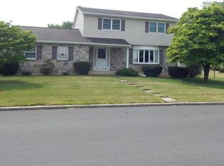 7360 Columbine Rd, Macungie, PA 18062