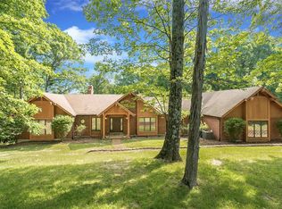 1038 Chesterfield Forest Dr, Chesterfield, MO 63005