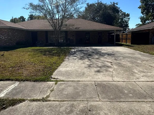 12426 E Robin Hood Dr, Baton Rouge, LA 70815