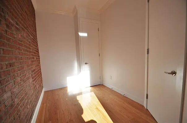 Rented by CITY SKYLINE REALTY INC | media 20