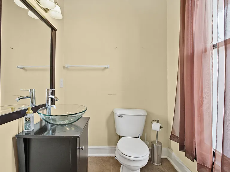 2036 N Talbott St — Photo 11