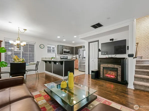 877 5th Pl NE, Issaquah, WA 98029