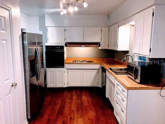 3rd image of 7611 Pine Hill Dr