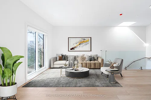21 Farnham Ave #LANEWAY - UPPER Photo 1