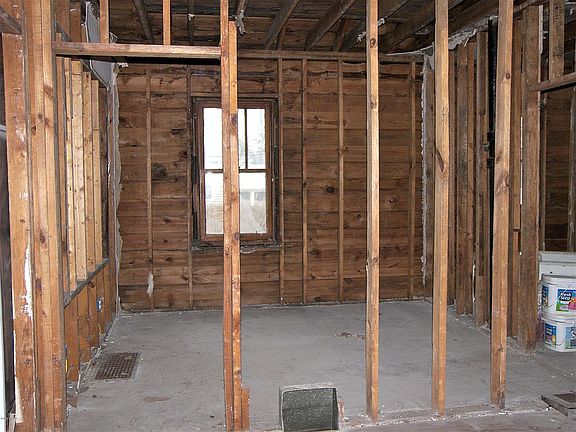 4th image of 103 N Smith St