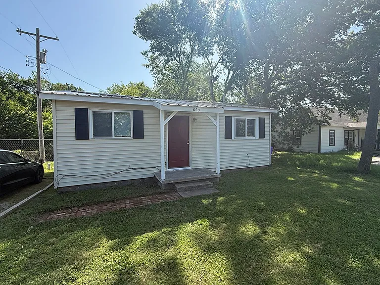 529 S Ponca — Photo 1