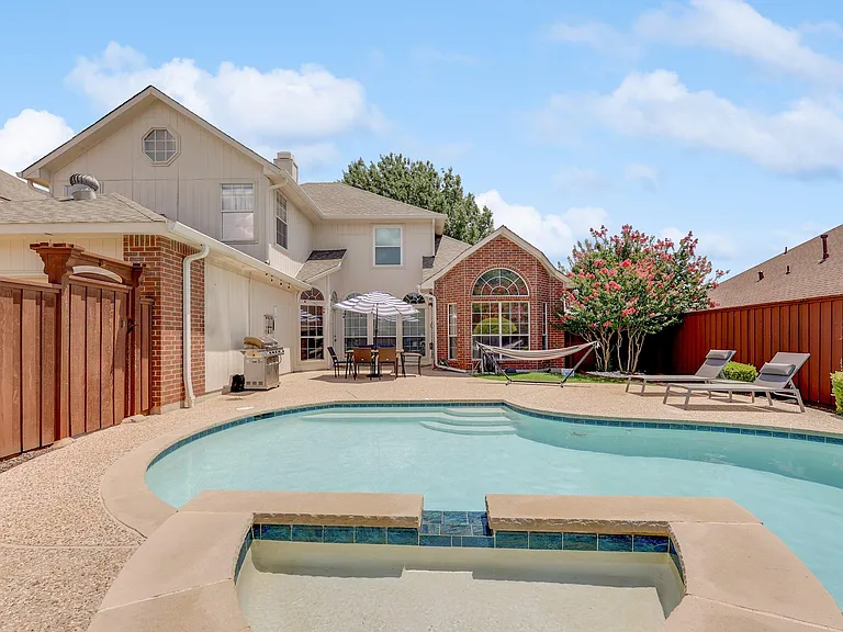 7309 Springfield Dr — Photo 5