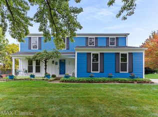 5789 Kingsfield Dr, West Bloomfield, MI