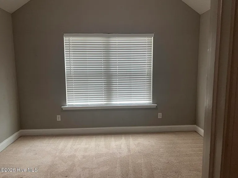 647 Dunrobin Ln — Photo 15