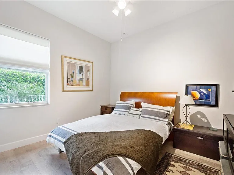 8152 Butler Greenwood Dr — Photo 19