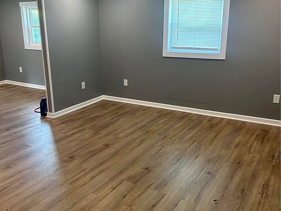 3rd image of 85 Pine Ave