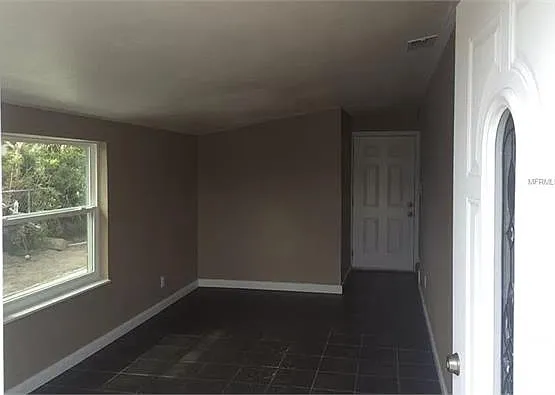 118 Academy Ave — Photo 2