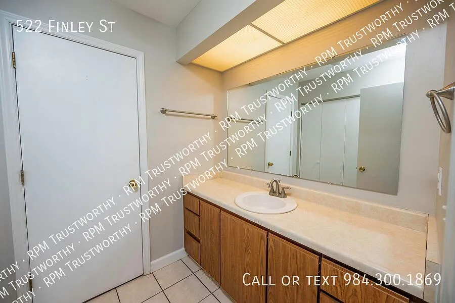 Beautiful 3-Bedroom Home Near Duke University & Downtown Durham — Photo 3