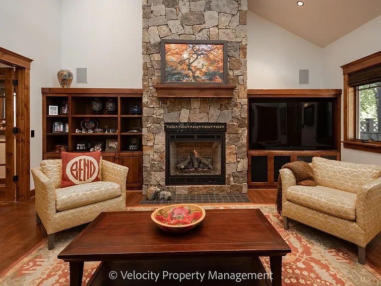 1374 NW Kingston Ave — Photo 13