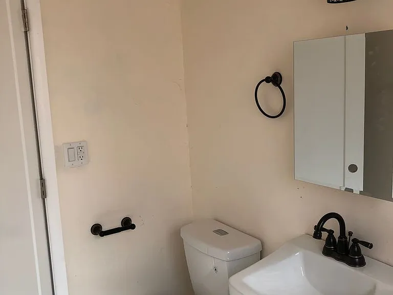 2 bed, 1.0 bath, 815 sqft, $1,795 — Photo 18