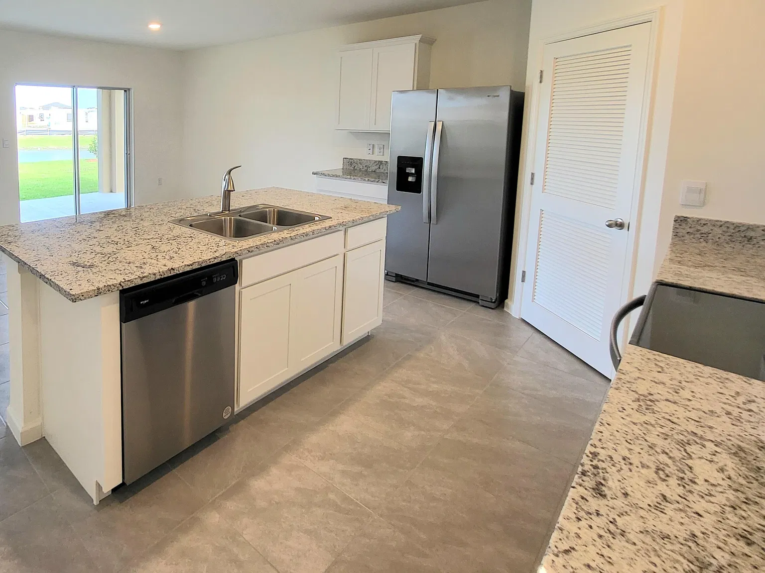 4 bed, 2.0 bath, 1828 sqft, $2,300 — Photo 2