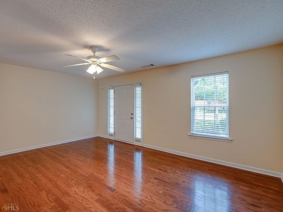 4th image of 230 City Park Dr