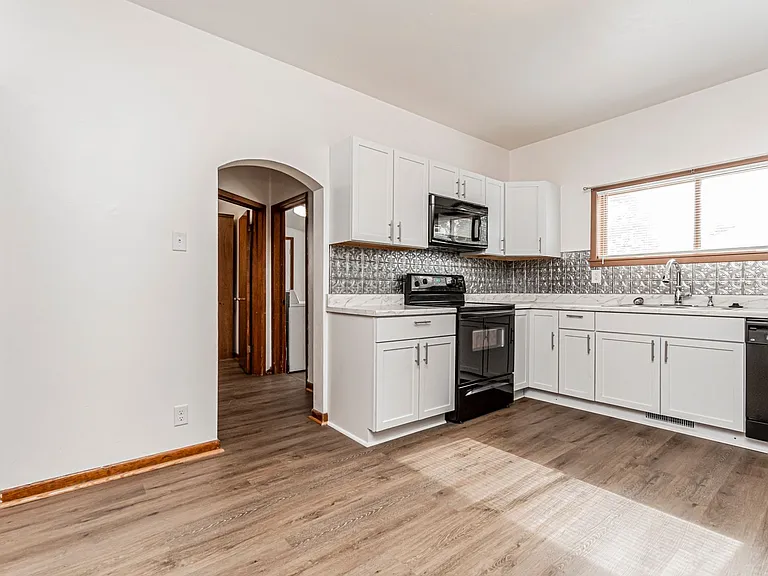 118 E Pine St — Photo 7