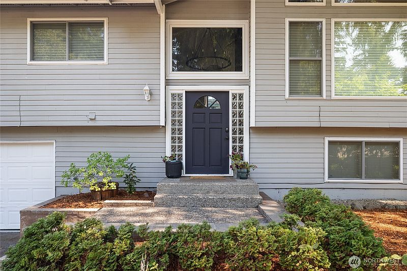 2nd image of 3331 SE Summer Place
