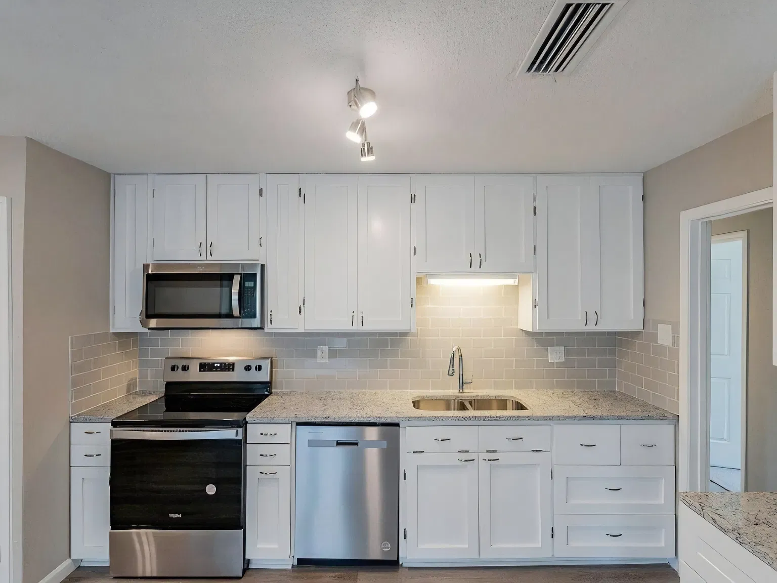 4 bed, 1621 sqft, $2,650 — Photo 3