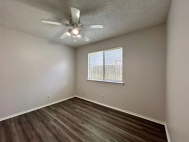 9212 Kempler Dr — Photo 11