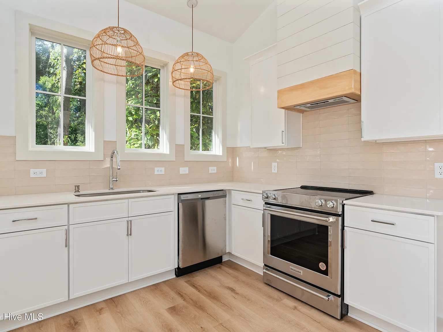 4 bed, 2.5 bath, $2,000 — Photo 4