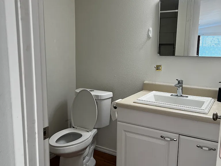 30 W Washington Ave #1B — Photo 2
