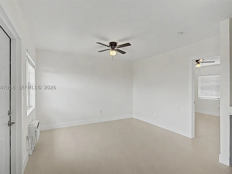 1021 SW 3rd St #6 — Photo 3