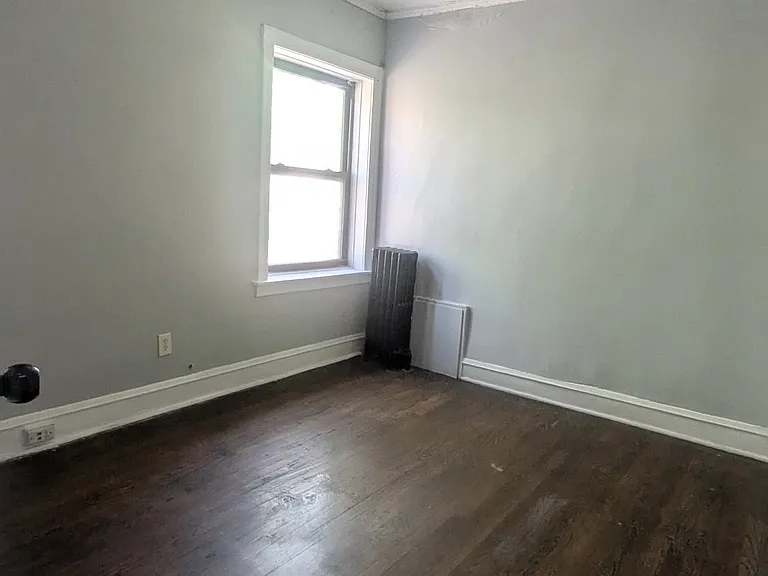 907 E 80th St #1 — Photo 1