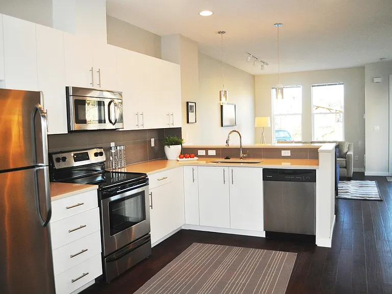 Axis PDX Apartments — Photo 12