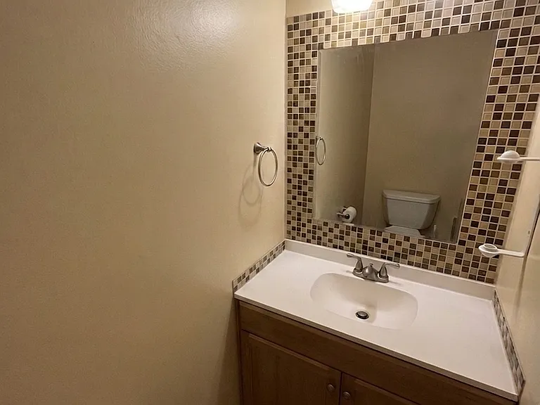 3661 Root Dr — Photo 5