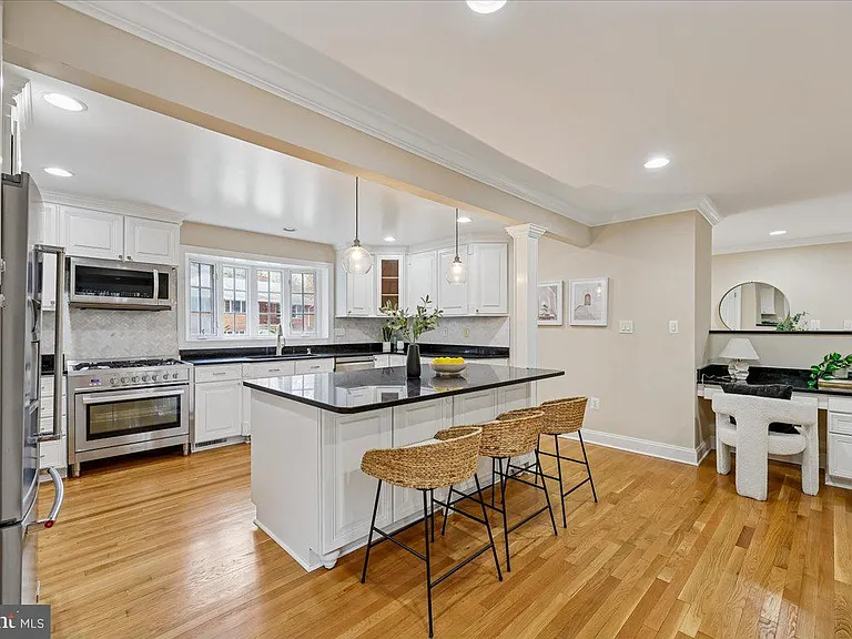 4902 Derussey Pkwy — Photo 17