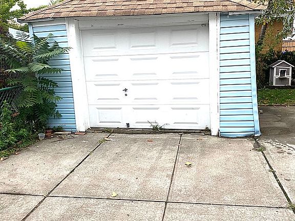 3rd image of 12115 109th Ave