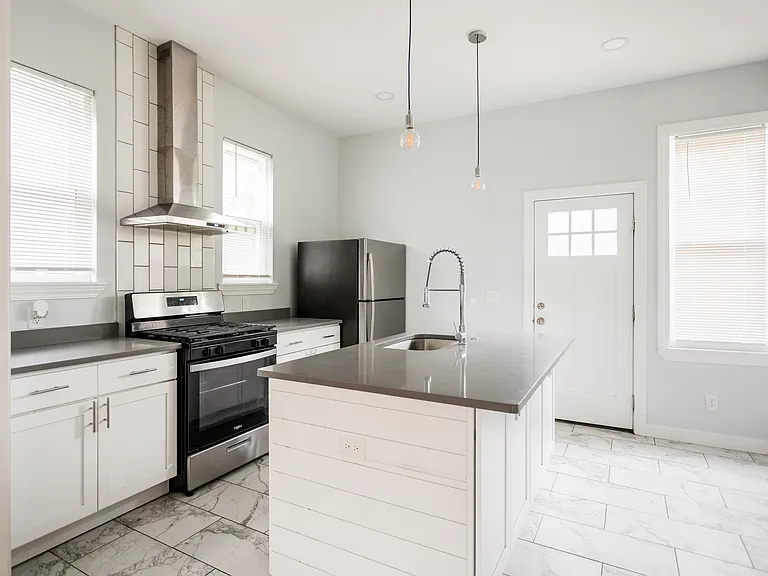 613 E Euclid St — Photo 2