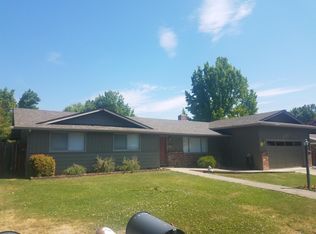 1770 Axtell Dr, Grants Pass, OR 97527