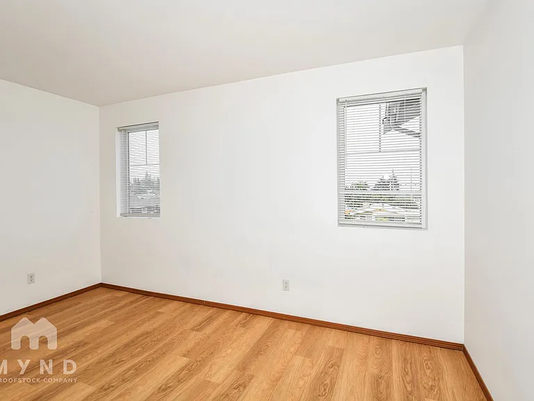 1412 E 64th St — Photo 11