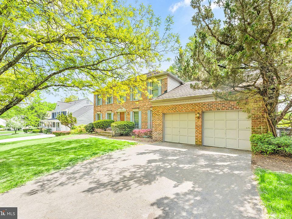 1st image of 15252 Surrey House Way