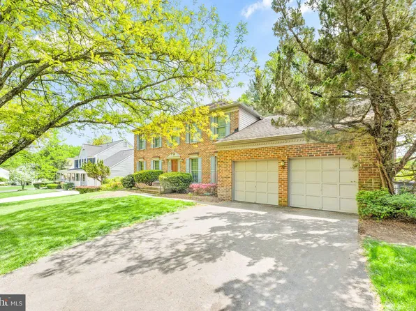 15252 Surrey House Way, Centreville, VA 20120