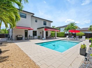8915 NW 161st Ter, Miami Lakes, FL 33018