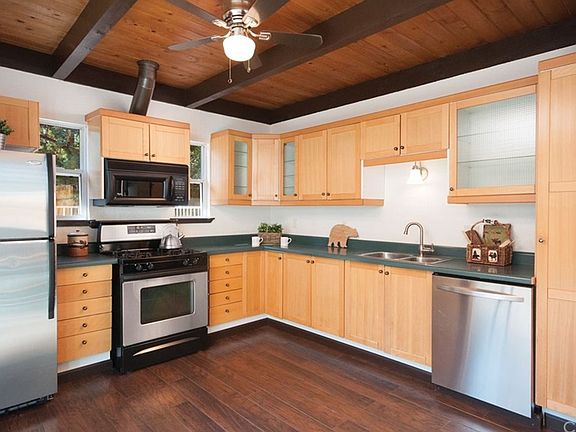 5th image of 733 Villa Grove Ave