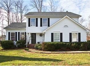 100 Uxbridge Ct, Cary, NC 27513