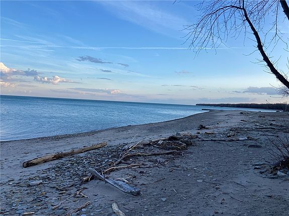 2nd image of 3189 Lake Front Dr