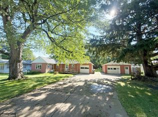 425 Cherry Ave N, Annandale, MN 55302