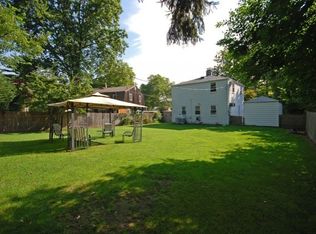 35 Pinetree Ln, Roslyn Heights, NY 11577