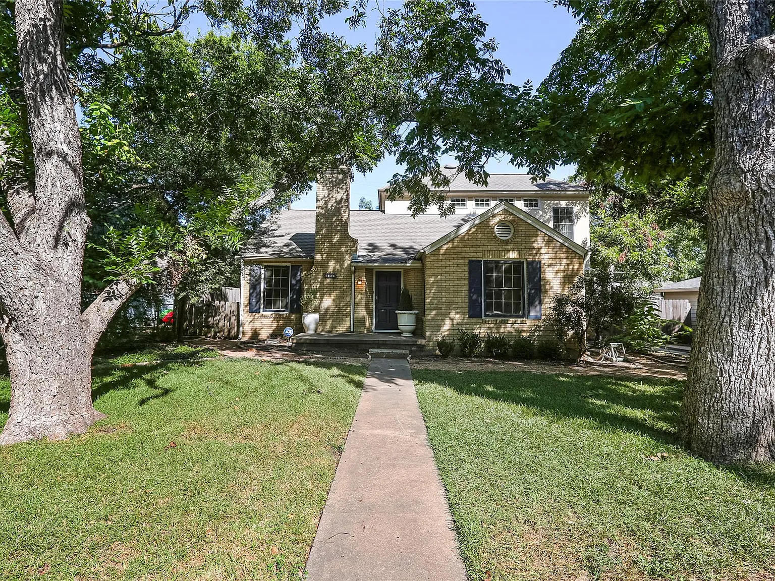 4 bed, 2.5 bath, 1936 sqft, $5,500 — Photo 1