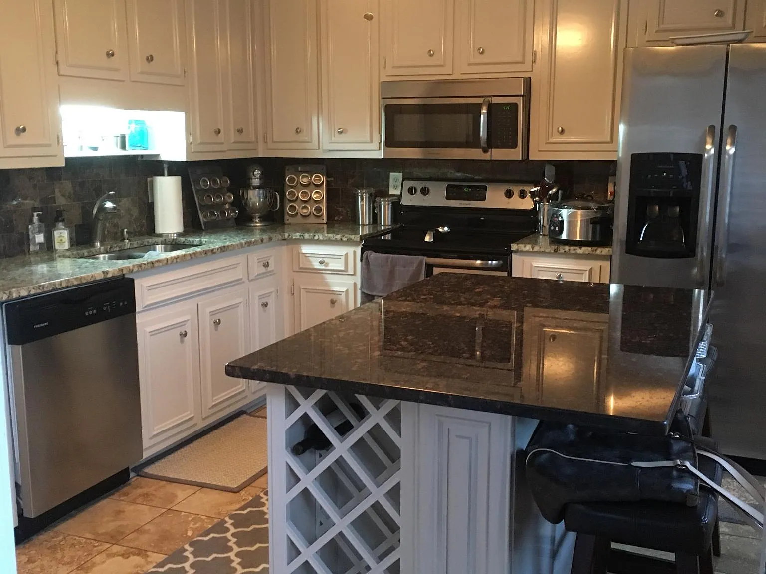 875 Lenox Oaks Cir NE — Photo 1