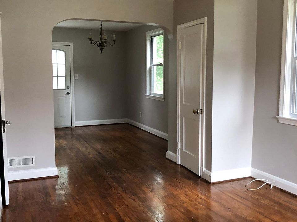 living room / dining room of upstairs apartment